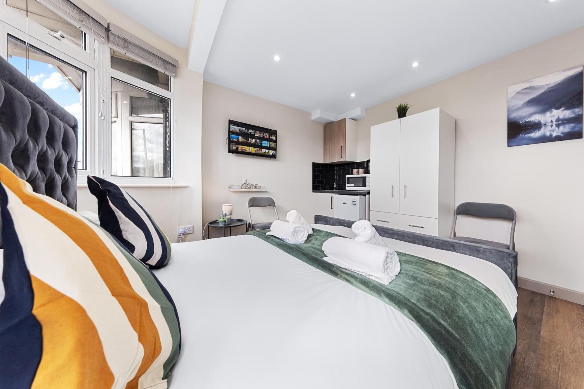 Serviced Ensuite Modern Studio - Sleeps 2 - Near Wembley Stadium - Good Transport Link To Central London - Harrow Ha3 Hatch End Buitenkant foto