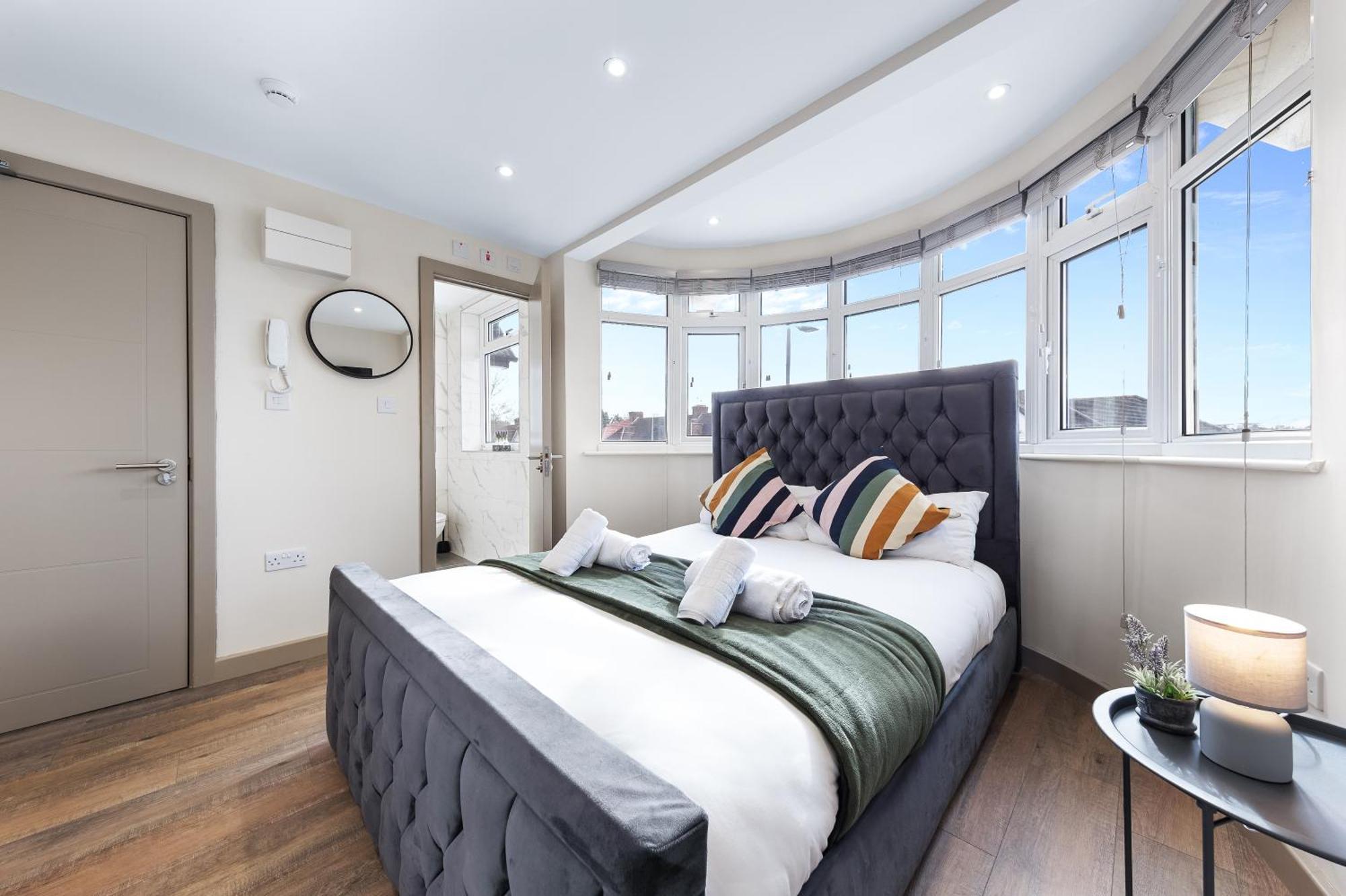 Serviced Ensuite Modern Studio - Sleeps 2 - Near Wembley Stadium - Good Transport Link To Central London - Harrow Ha3 Hatch End Buitenkant foto