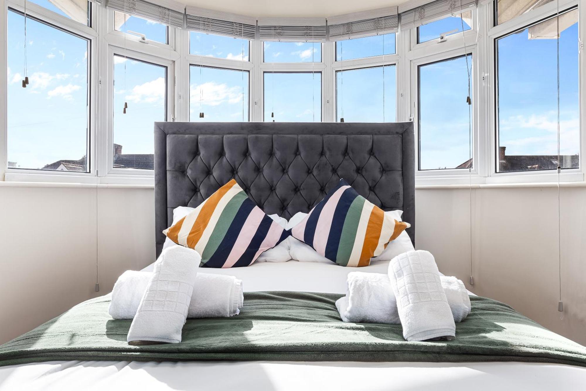 Serviced Ensuite Modern Studio - Sleeps 2 - Near Wembley Stadium - Good Transport Link To Central London - Harrow Ha3 Hatch End Buitenkant foto
