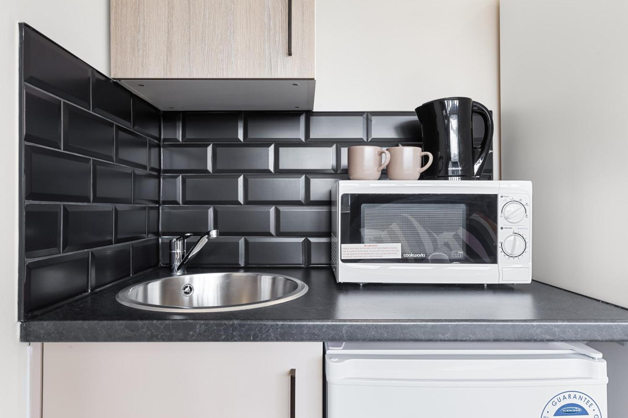 Serviced Ensuite Modern Studio - Sleeps 2 - Near Wembley Stadium - Good Transport Link To Central London - Harrow Ha3 Hatch End Buitenkant foto