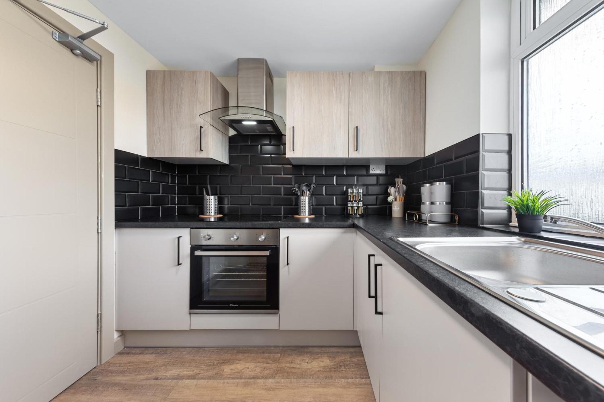 Serviced Ensuite Modern Studio - Sleeps 2 - Near Wembley Stadium - Good Transport Link To Central London - Harrow Ha3 Hatch End Buitenkant foto