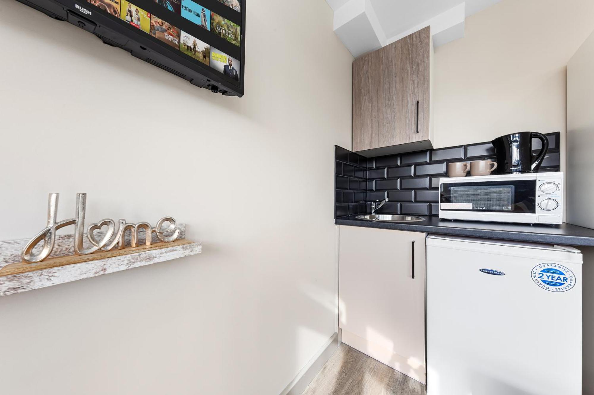 Serviced Ensuite Modern Studio - Sleeps 2 - Near Wembley Stadium - Good Transport Link To Central London - Harrow Ha3 Hatch End Buitenkant foto